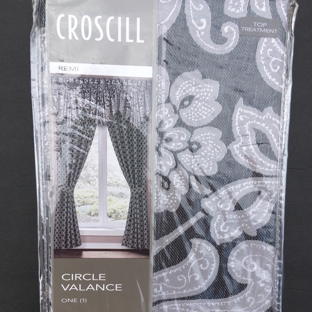 Croscill Valance Remi Circle 42” x 24.25”Damask Jacquard Discontinued New